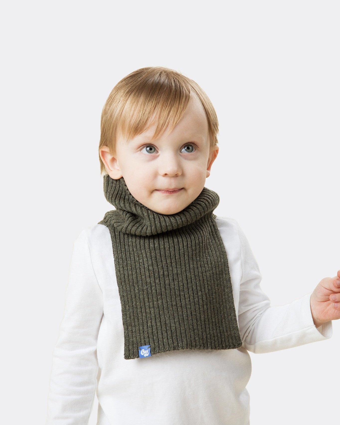 Elio, age 3, wears freddie in estate in mini size