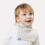 3 yr old Elio wears a mini stan in blanc