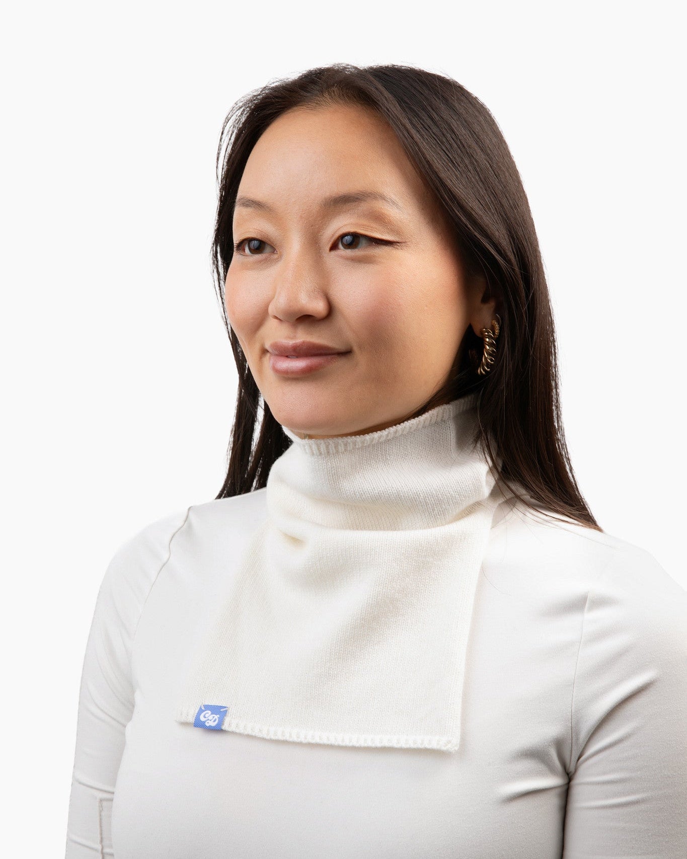 Liz is 5'6" and wearing a small stan in blanc