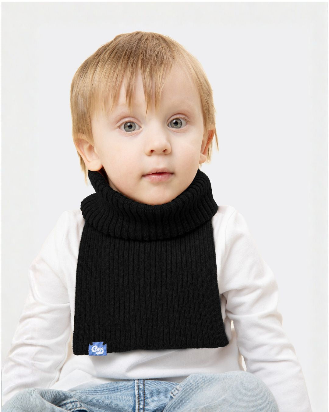 3 yr old Elio wears a freddie in black in size mini