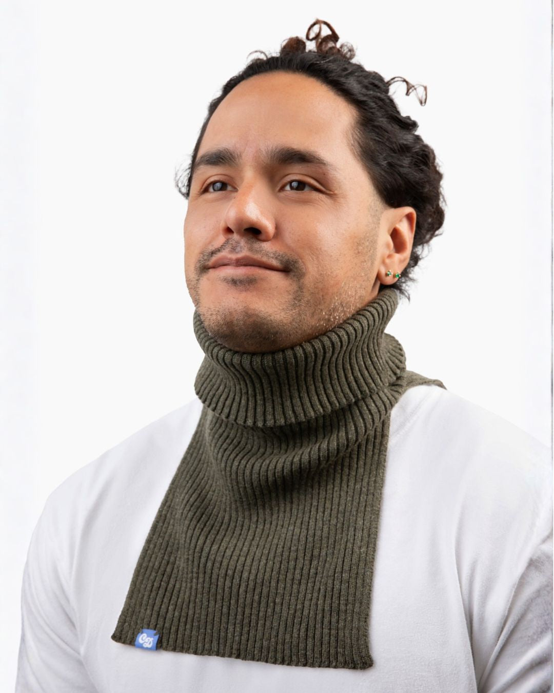 JP is 6' (really) and wears a BIG freddie in estate