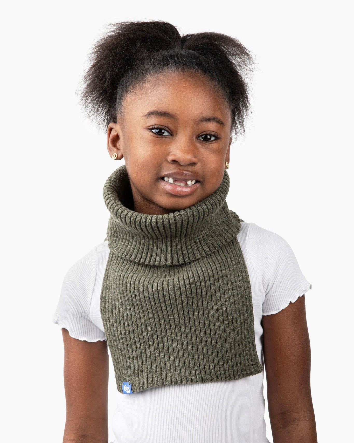 Khali is 7 and wearing size small in freddie in estate